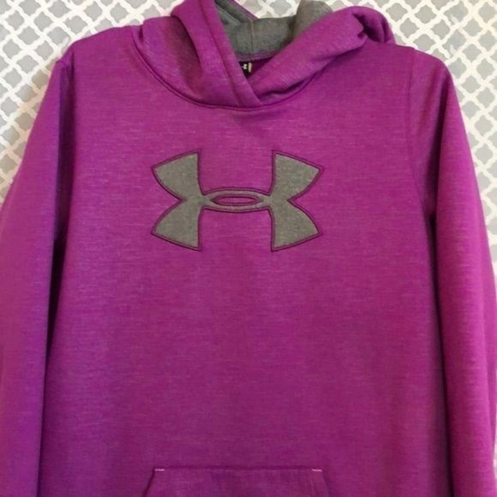 Nwot Under Armour Youth magenta pullover